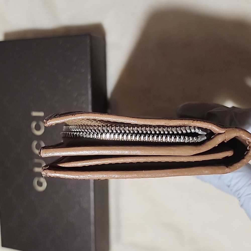 Authentic Gucci Brown Monogram Women's Wallet Light Corner Rub - Picture 5 of 7